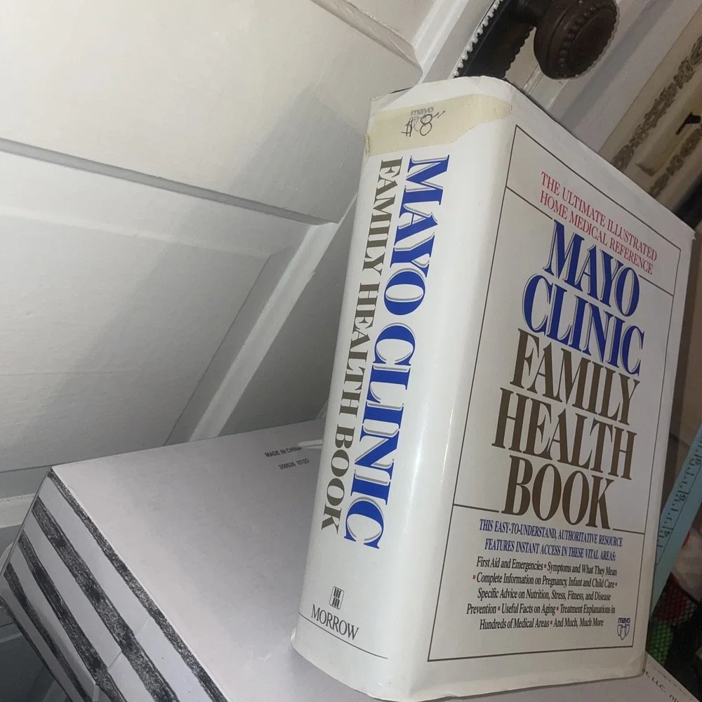 MAYO CLINIC FAMILY HEALTH BOOK Illustrated Home Medical Reference HCDJ 1990 XLNT